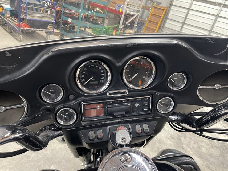 #210-•-2001-harley-davidson-ultra-classic-motorcycle-(has-wi-title)-image-33