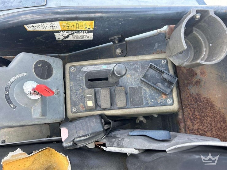 2013-deere-27d-image-17