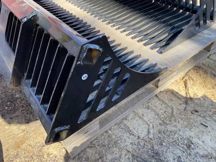 #2315-•-new-wolverine-42"-mini-skid-steer-skelton-bucket-image-6