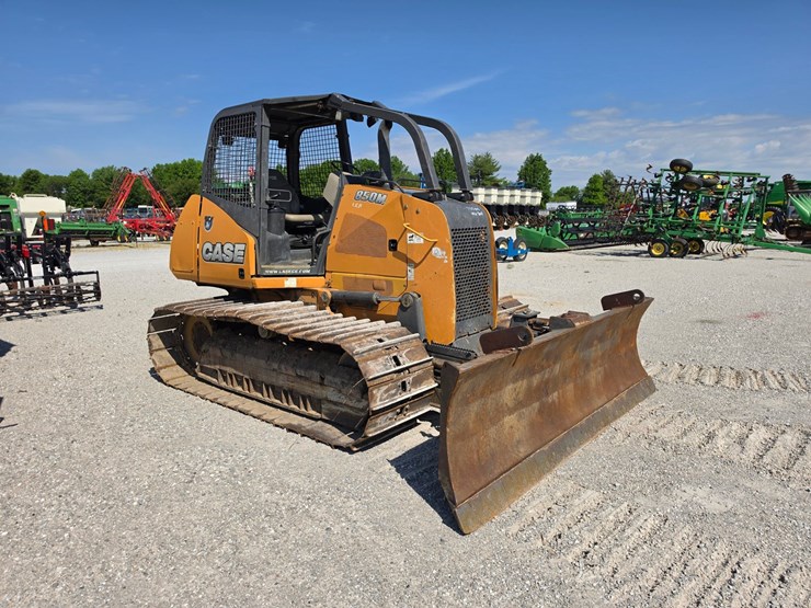 2014-case-850m-image-1