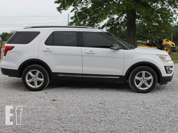 2017-ford-explorer-image-6
