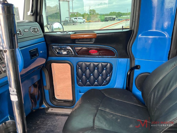 2019-peterbilt-389-image-19