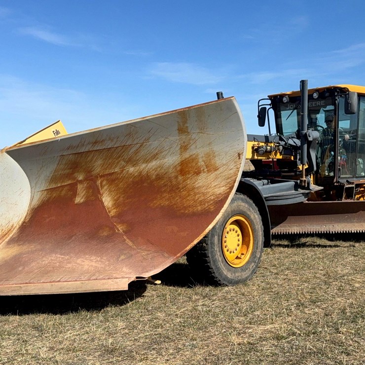 2018 DEERE 772G