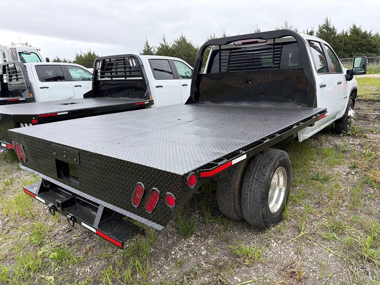 2022-chevrolet-3500-image-3