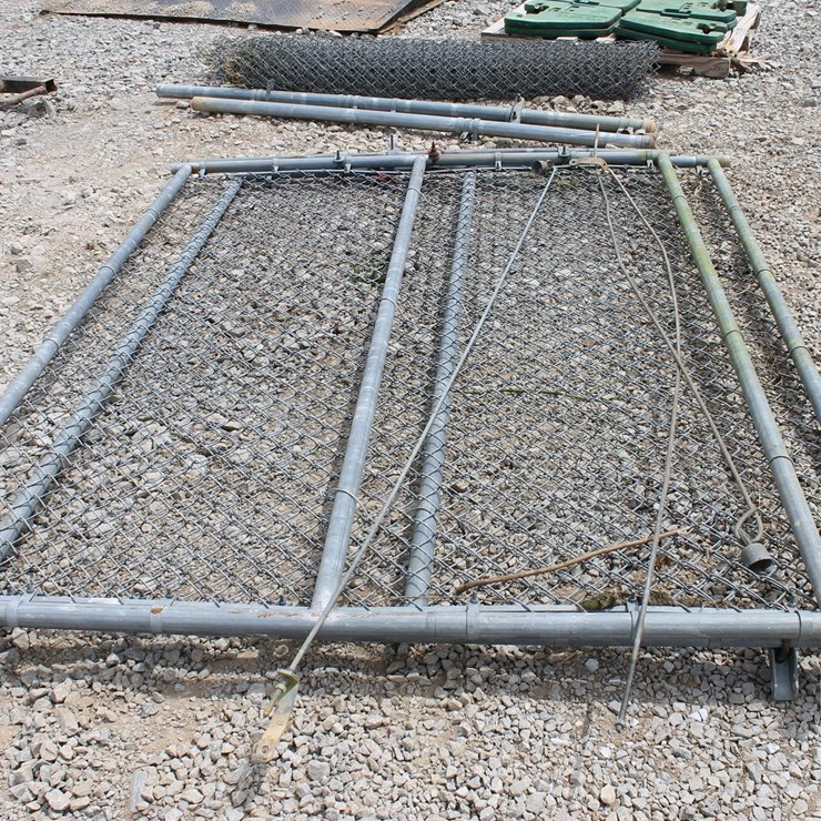 CHAIN LINK DOG KENNEL