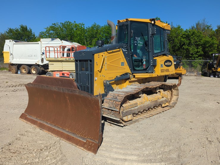 2022-deere-700l-xlt-image-2