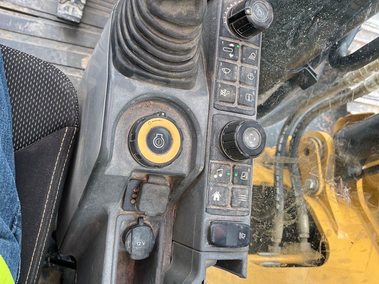 caterpillar-320-image-22
