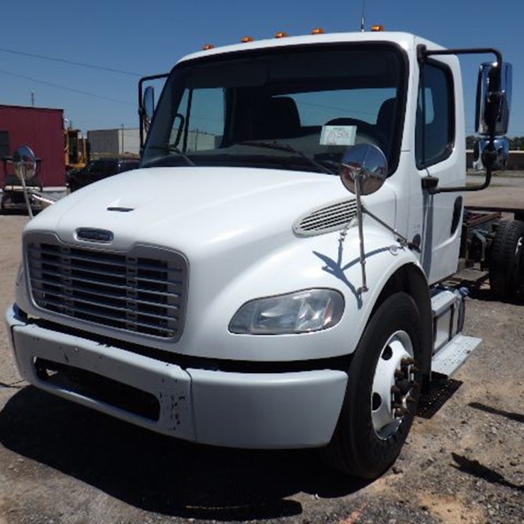 2016 FREIGHTLINER M2 106