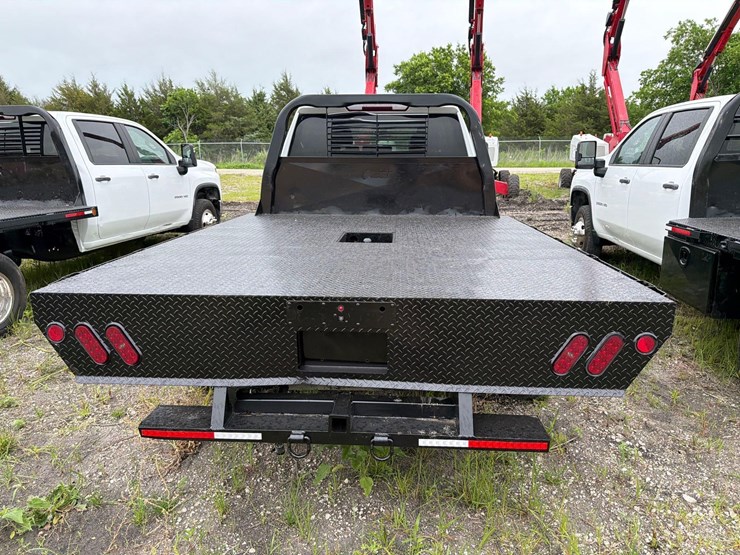2022-chevrolet-3500-image-5