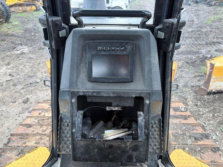 2022-deere-700l-xlt-image-25
