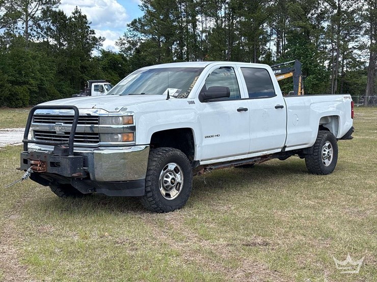 2015-chevrolet-silverado-2500hd-image-1