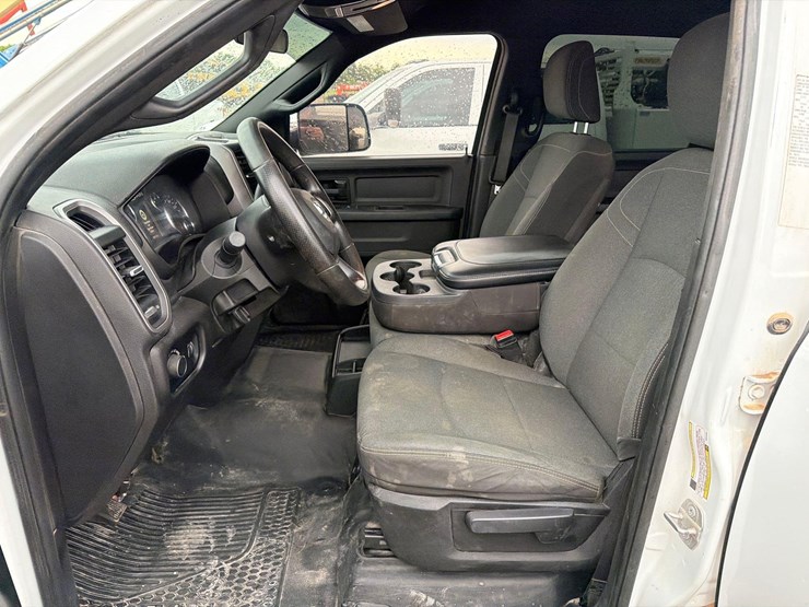 2022-dodge-3500-image-23