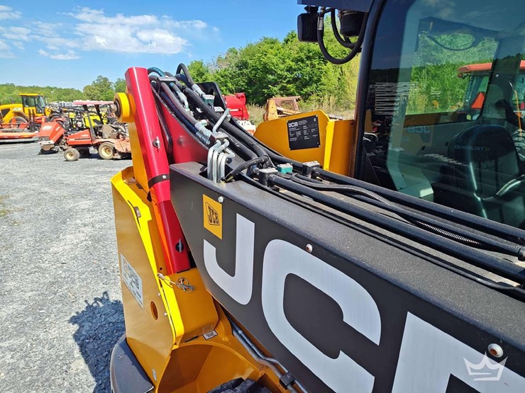 2024-jcb-3ts-8t-image-18