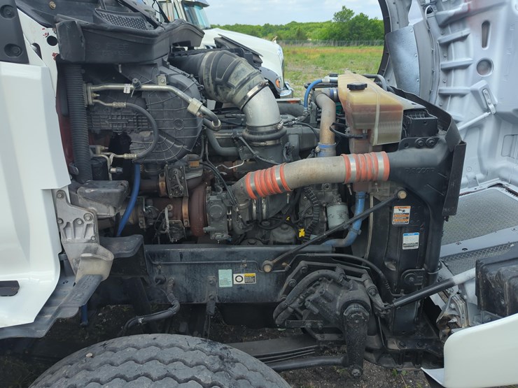2016-kenworth-t880-image-19