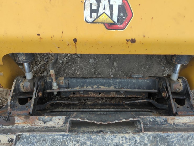 2020-caterpillar-299d3-image-10