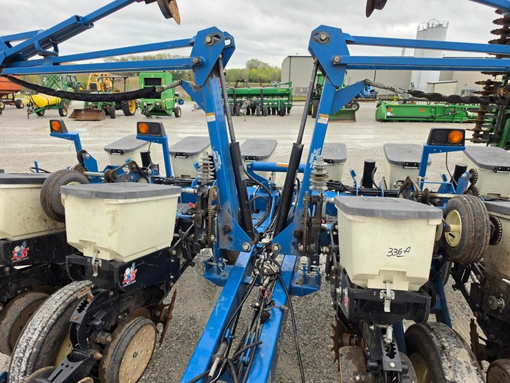 2004-kinze-3200-image-3