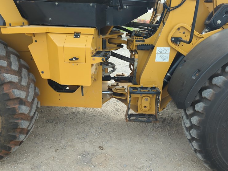 2022-caterpillar-930m-image-10
