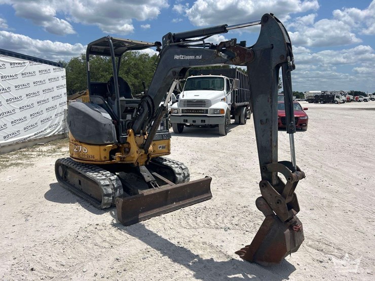 2013-deere-27d-image-2