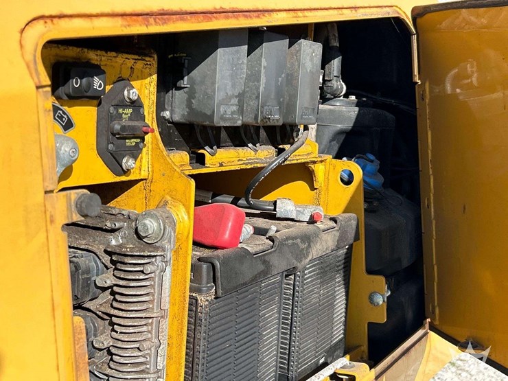 2022-deere-450k-lgp-image-19