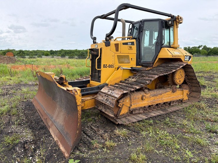 2016-caterpillar-d6n-lgp-image-3