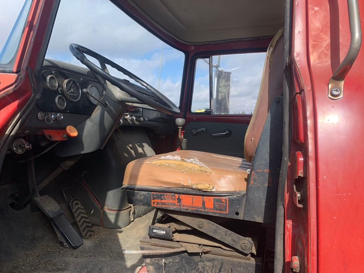 1967-international-190fls-tandem-truck-image-11