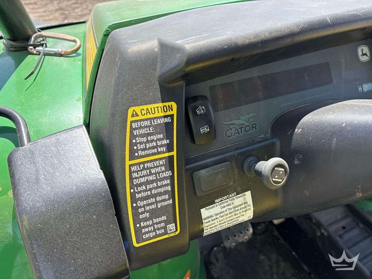 2020-john-deere-gator-hpx615e-image-17