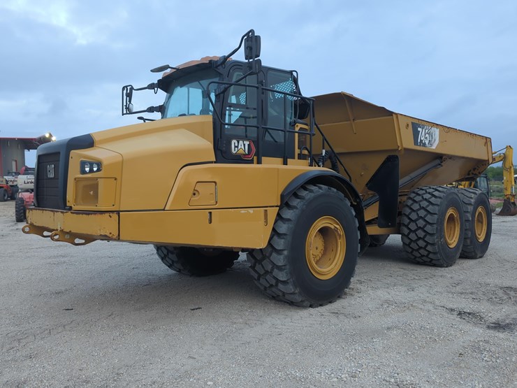 2019-caterpillar-745-image-2