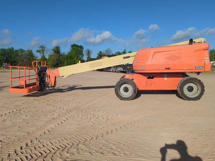 2018-jlg-600s-image-1