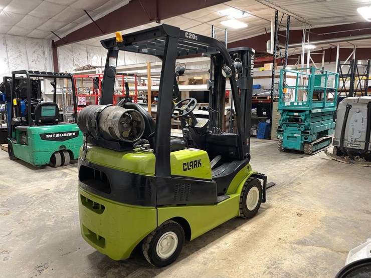 #302-•-clark-4,000lb-propane-forklift-image-4