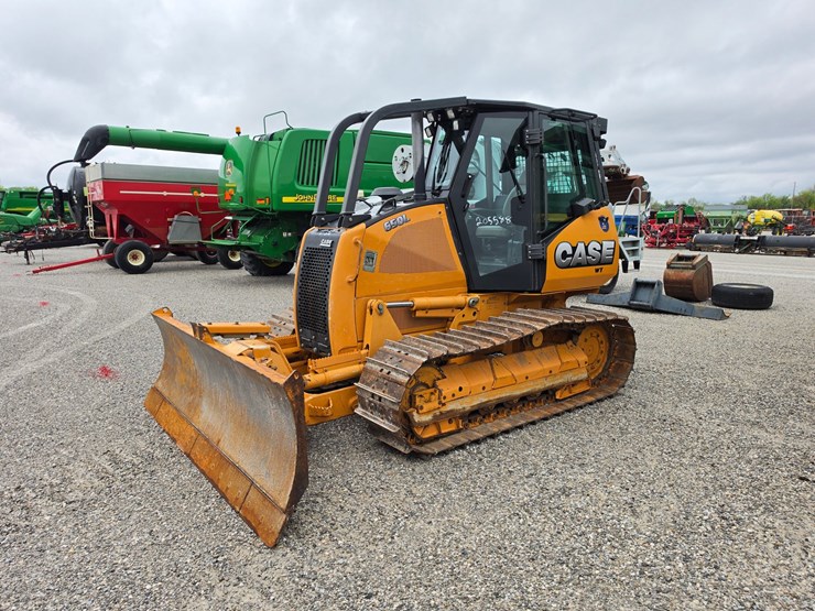 2015-case-650l-wt-image-1