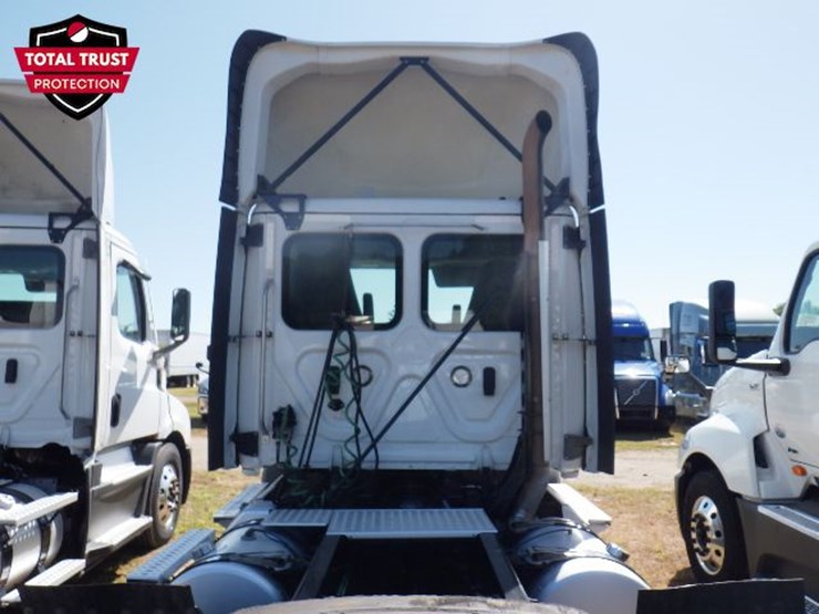 2021-freightliner-cascadia-116-image-12