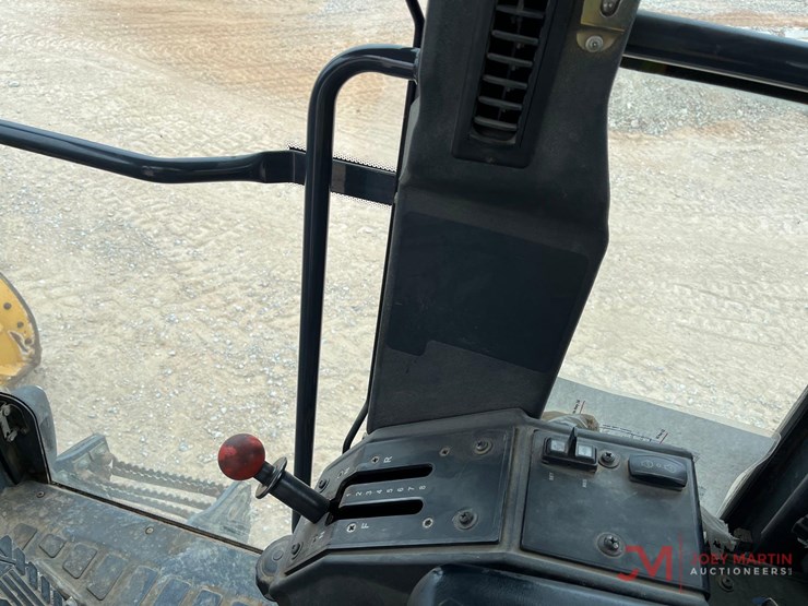 2010-deere-670g-image-21