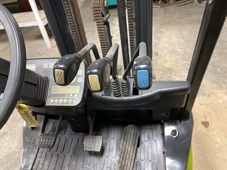 #302-•-clark-4,000lb-propane-forklift-image-38