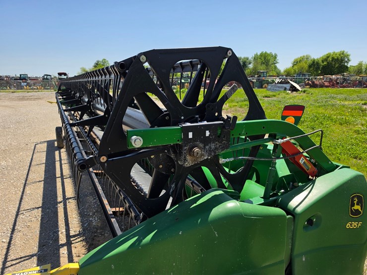 2015-john-deere-635f-image-12