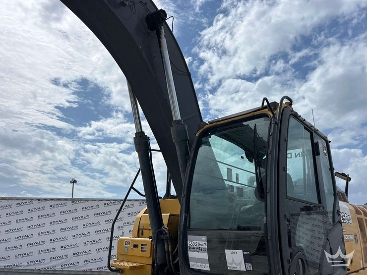 2016-deere-250g-lc-image-33