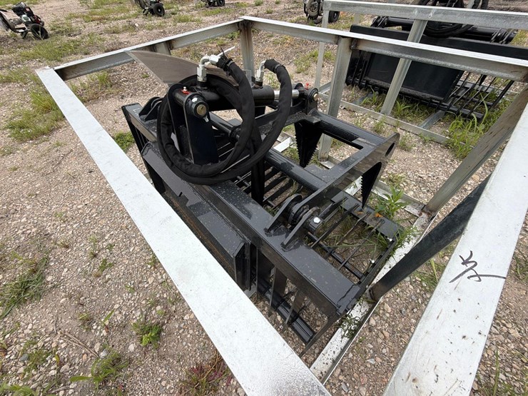 new-landhonor-mrb-72-44w-grapple-bucket-skid-steer-attachment-image-3