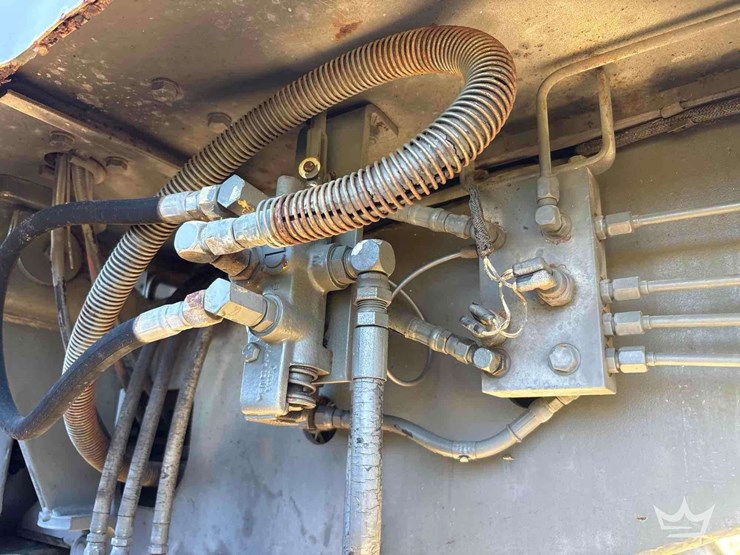 1986-deere-570a-image-21