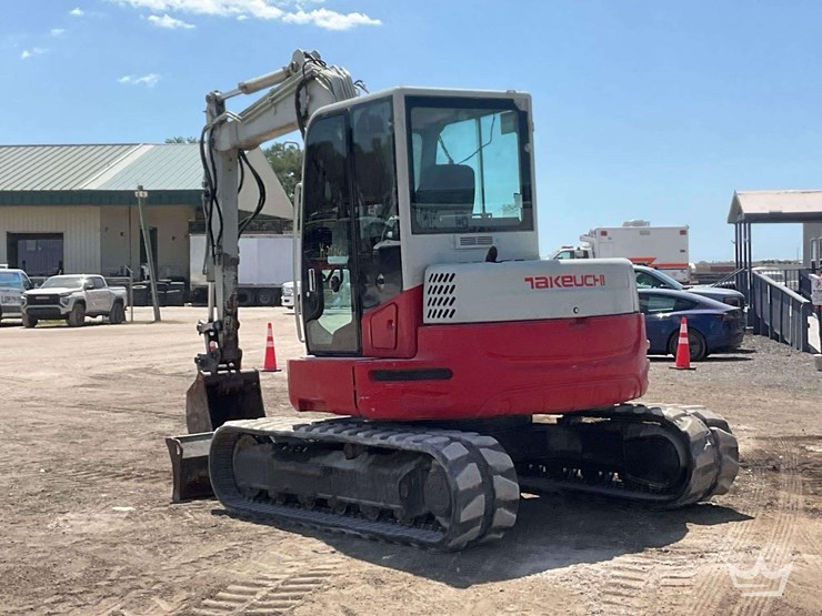 2016-takeuchi-tb280fr-image-4