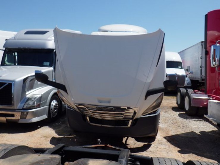 2019-freightliner-cascadia-126-image-24