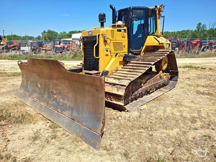 2019-caterpillar-d6n-lgp-image-1