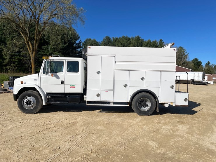 2003-freightliner-fl70-image-8