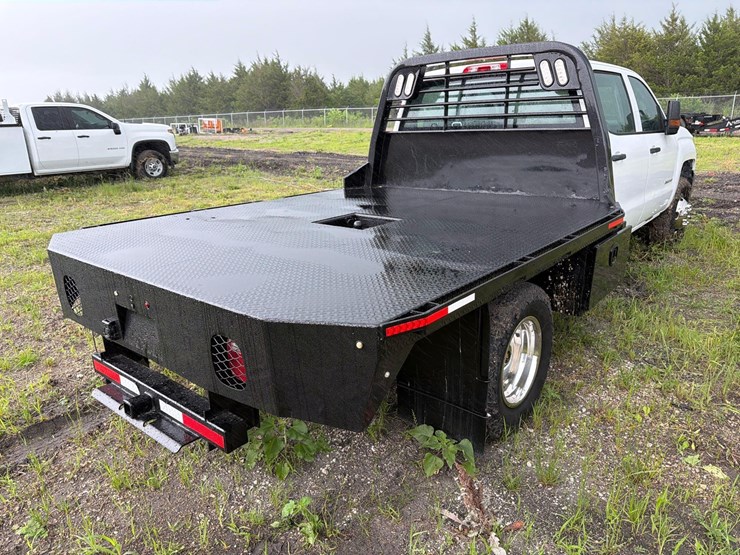 2018-chevrolet-3500-image-3