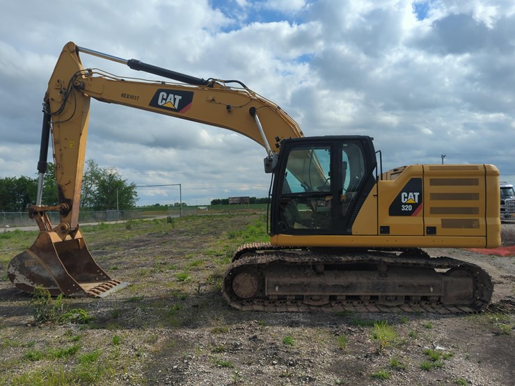 2019-caterpillar-320-image-1