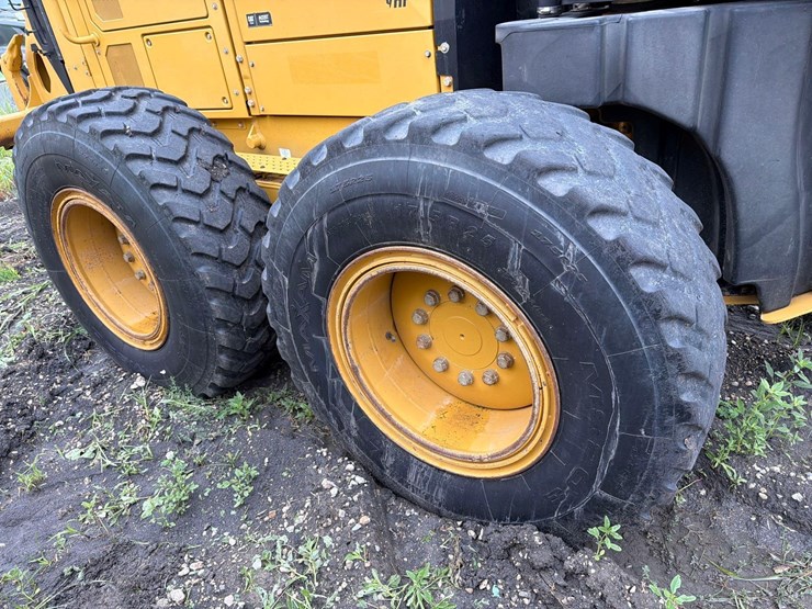 caterpillar-140m2-image-13