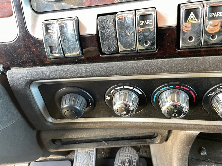 2013-kenworth-t660-image-113