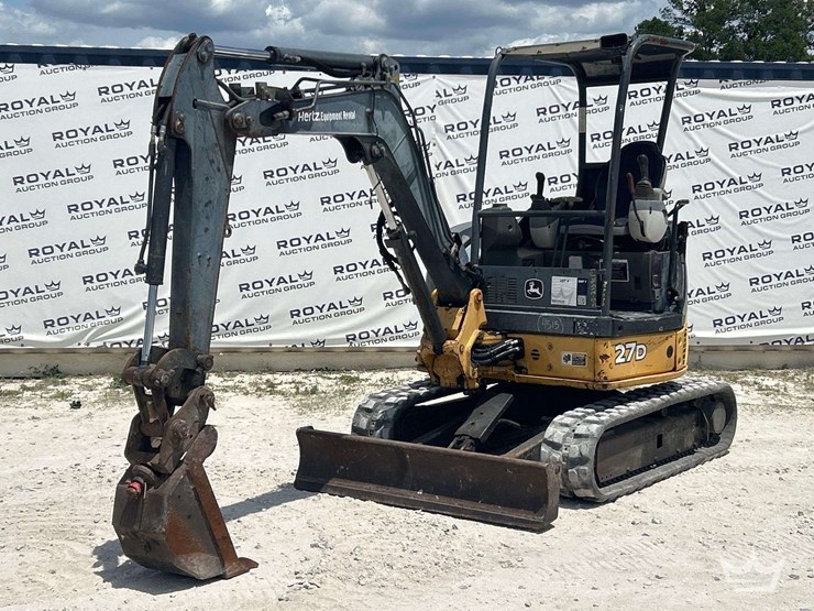 2013-deere-27d-image-1