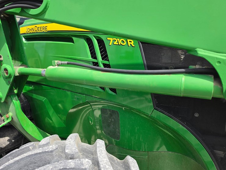 2014-john-deere-7210r-image-8