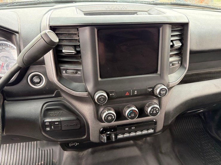 2022-dodge-3500-image-26
