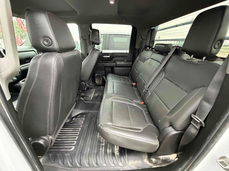 2022-chevrolet-3500-image-14
