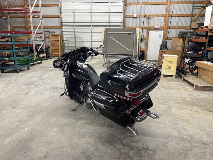 #210-•-2001-harley-davidson-ultra-classic-motorcycle-(has-wi-title)-image-5